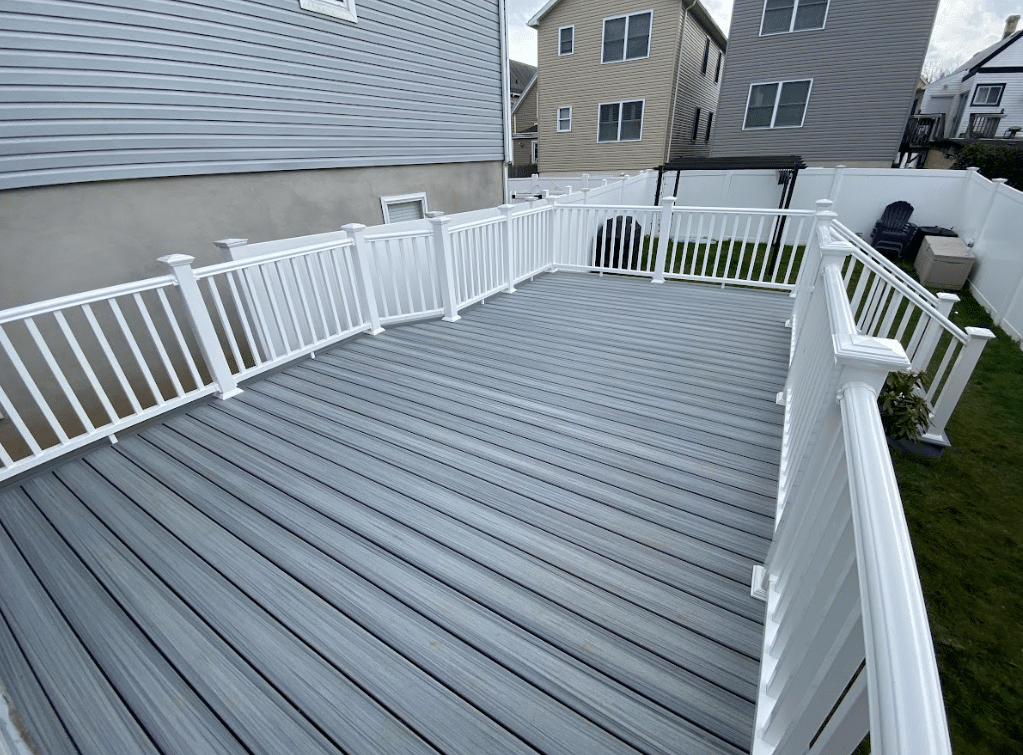 Composite decks builder and screenrooms contractor in Clifton NJ