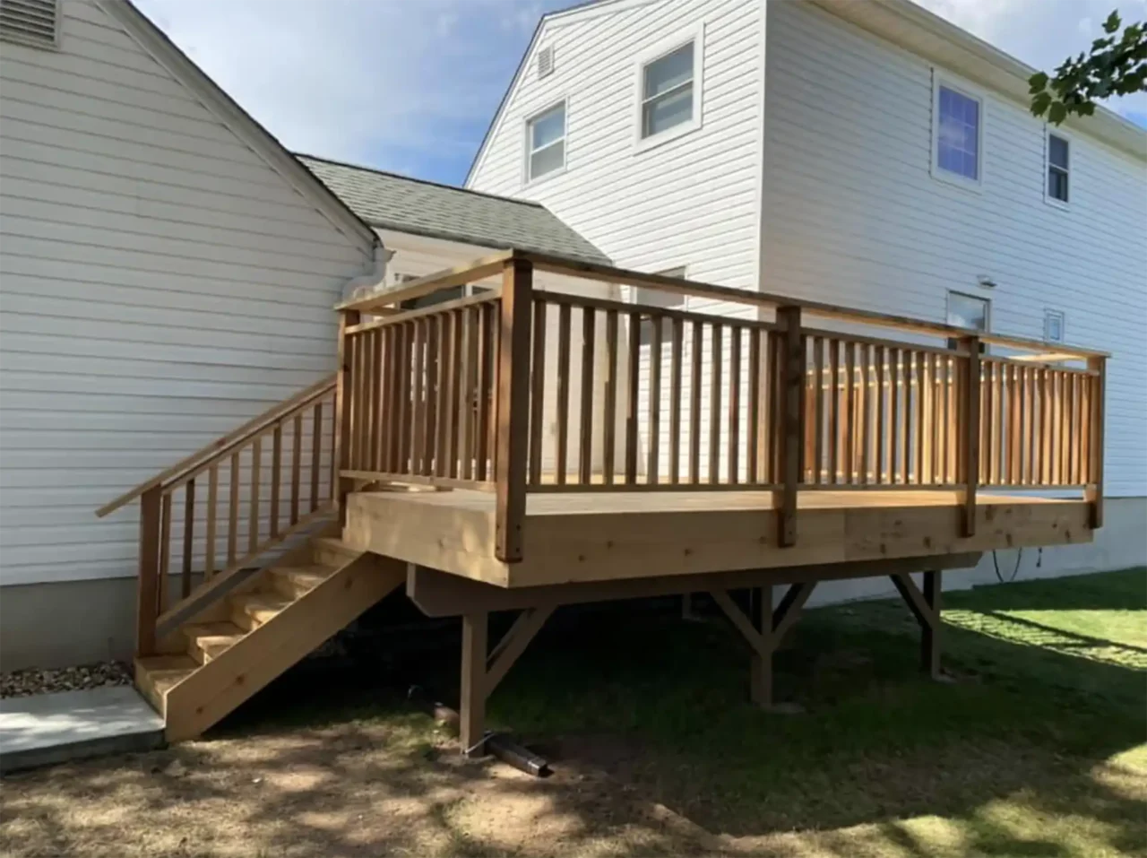 photo of a red cedar wood deck with deck railing and steps - Wood decks builder in New Jersey